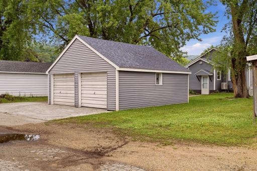 527 S 2nd Street, La Crescent, MN 55947