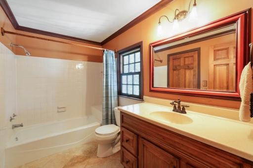 211 Paisley Lane - Web Quality - 034 - 26 Primary Bathroom.jpg