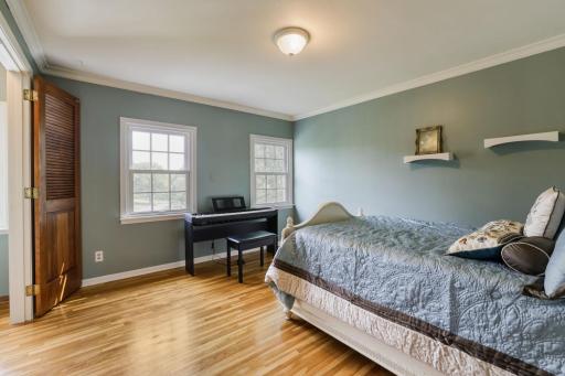 211 Paisley Lane - Web Quality - 040 - 32 Bedroom.jpg