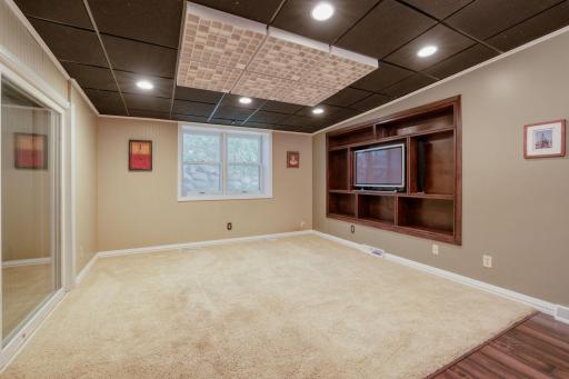211 Paisley Lane - Web Quality - 025 - 17 Family Room.jpg