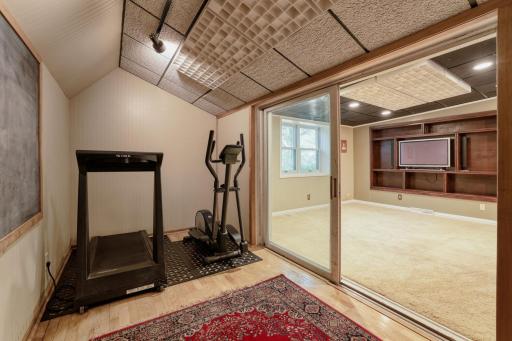 211 Paisley Lane - Web Quality - 024 - 16 Family Room.jpg