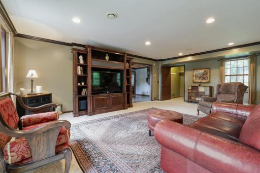 211 Paisley Lane - Web Quality - 027 - 19 Family Room.jpg