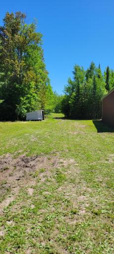 yard to trail access.jpg