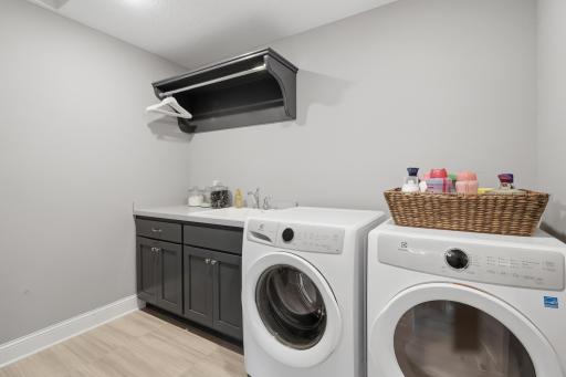 Upper laundry w/ sink and a hanging rod