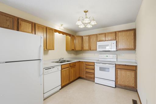 1587 County Road D E, Saint Paul, MN 55109