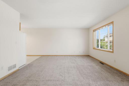1587 County Road D E, Saint Paul, MN 55109
