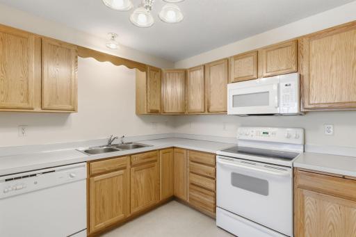 1587 County Road D E, Saint Paul, MN 55109