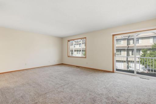 1587 County Road D E, Saint Paul, MN 55109