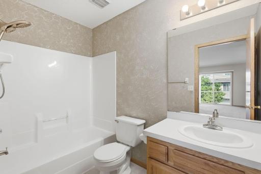 1587 County Road D E, Saint Paul, MN 55109