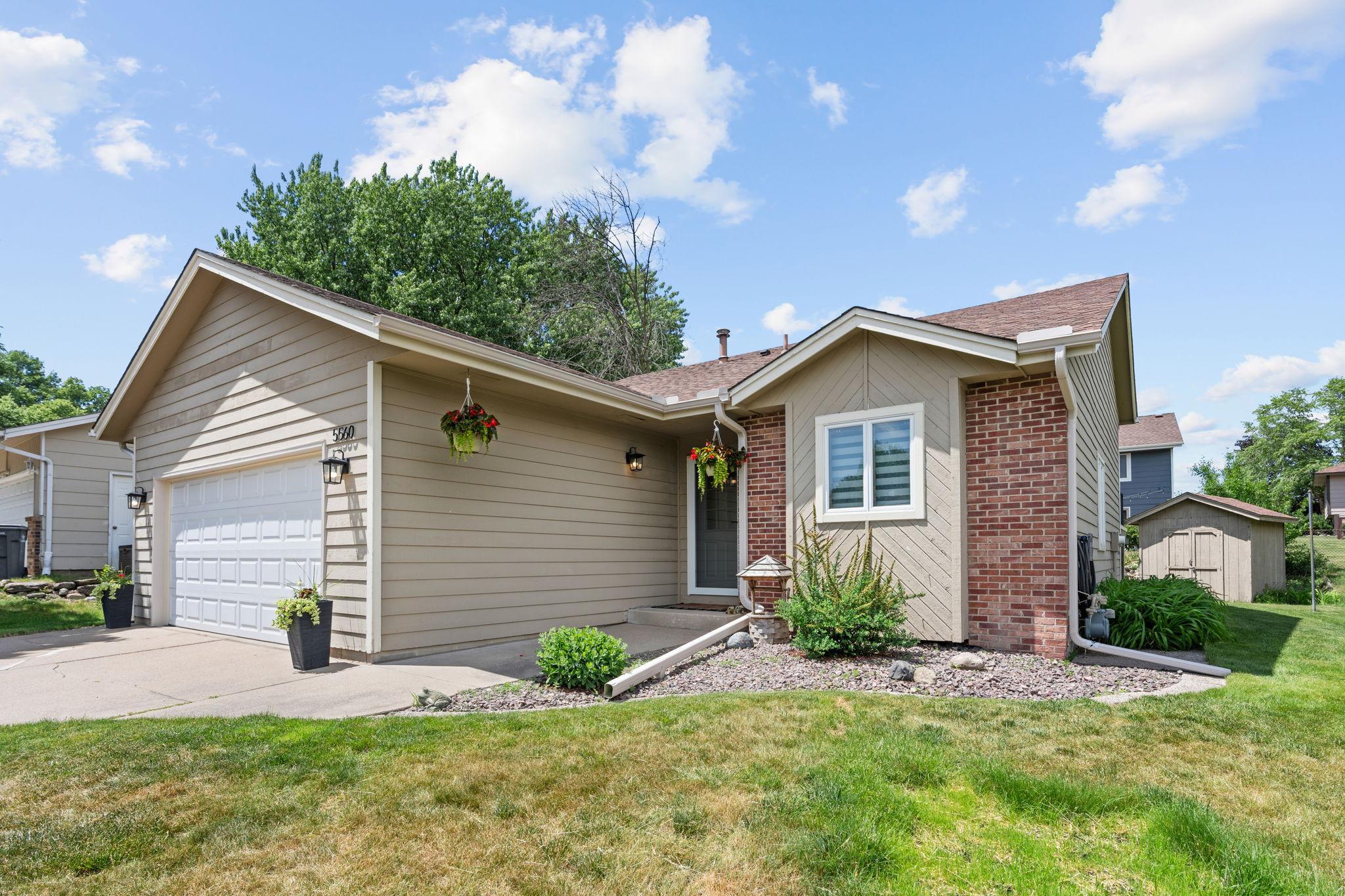 3-web-or-mls-5560 W 131st St-3.jpg