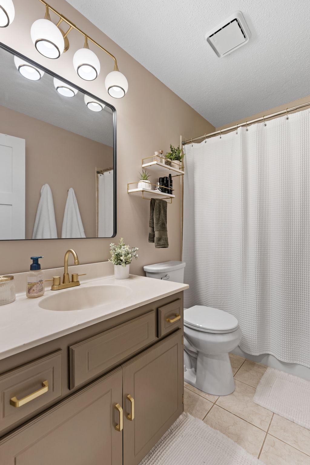 46-web-or-mls-5560 W 131st St-46.jpg
