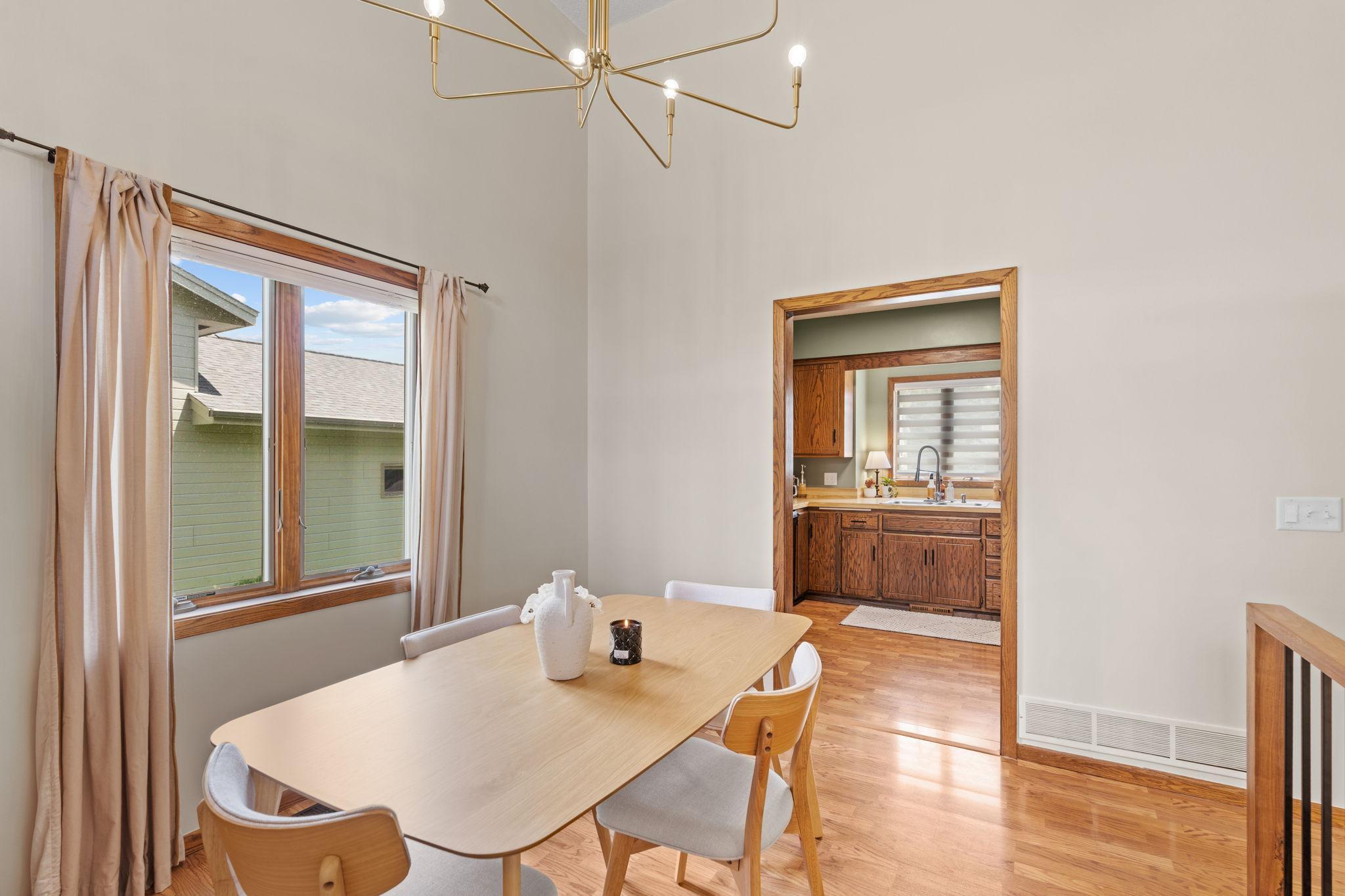 27-web-or-mls-5560 W 131st St-27.jpg