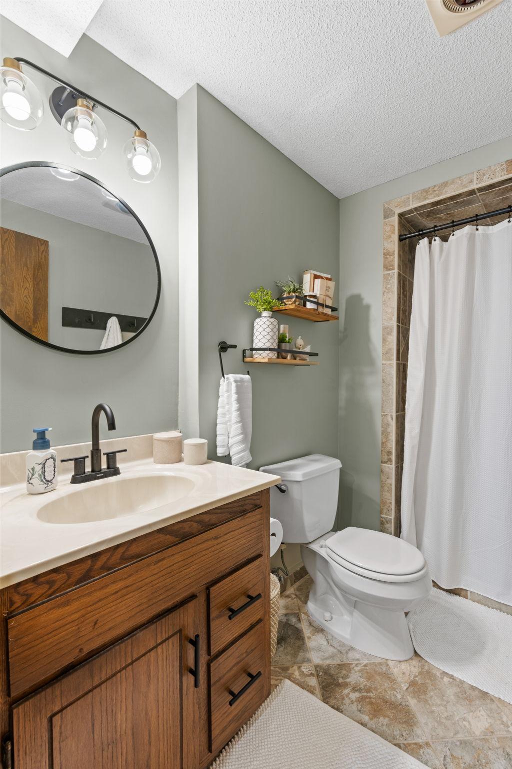 55-web-or-mls-5560 W 131st St-55.jpg