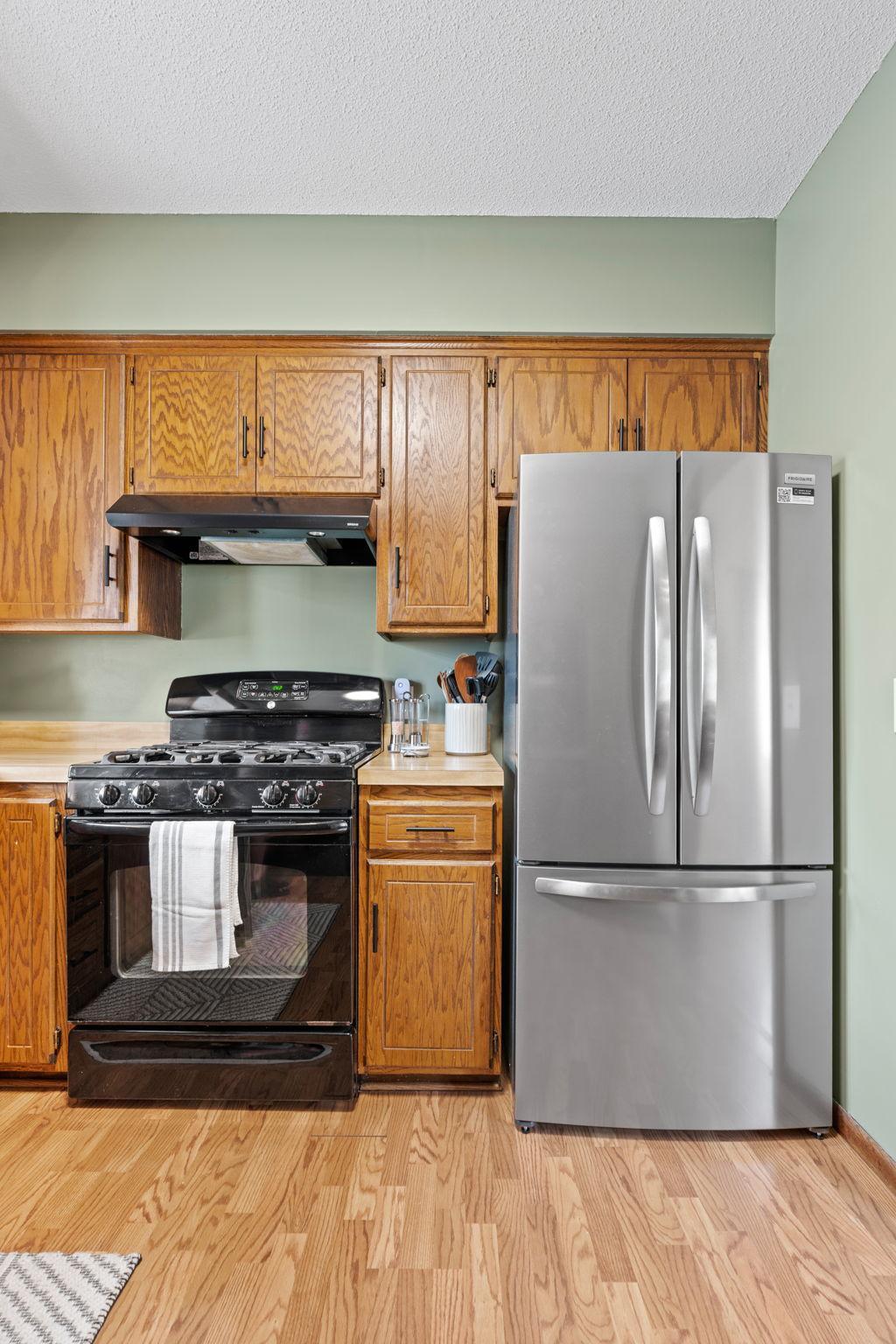 32-web-or-mls-5560 W 131st St-32.jpg