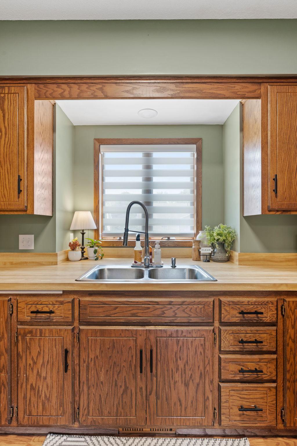 33-web-or-mls-5560 W 131st St-33.jpg