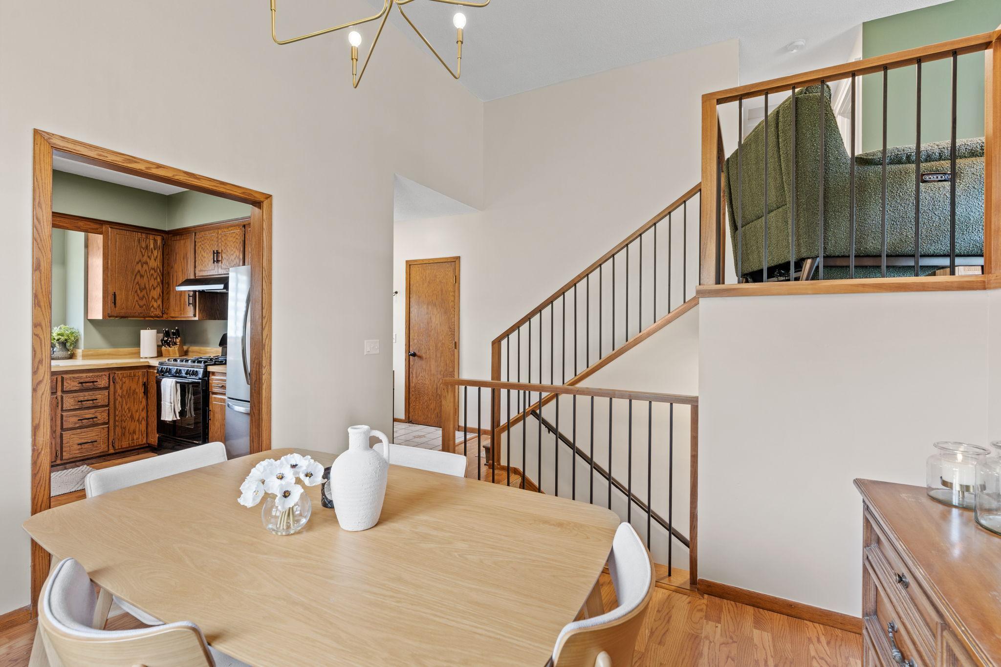 26-web-or-mls-5560 W 131st St-26.jpg