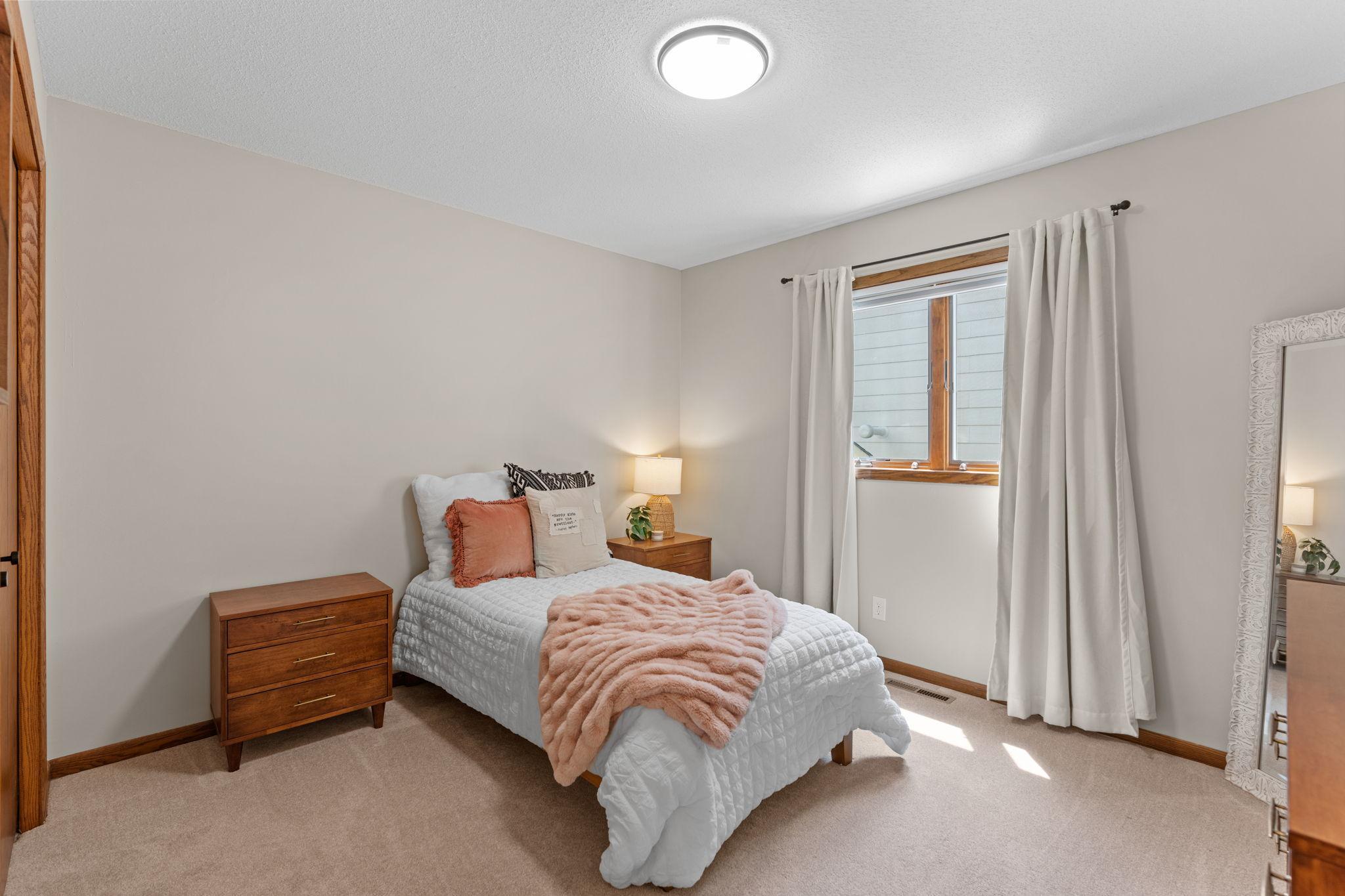42-web-or-mls-5560 W 131st St-42.jpg