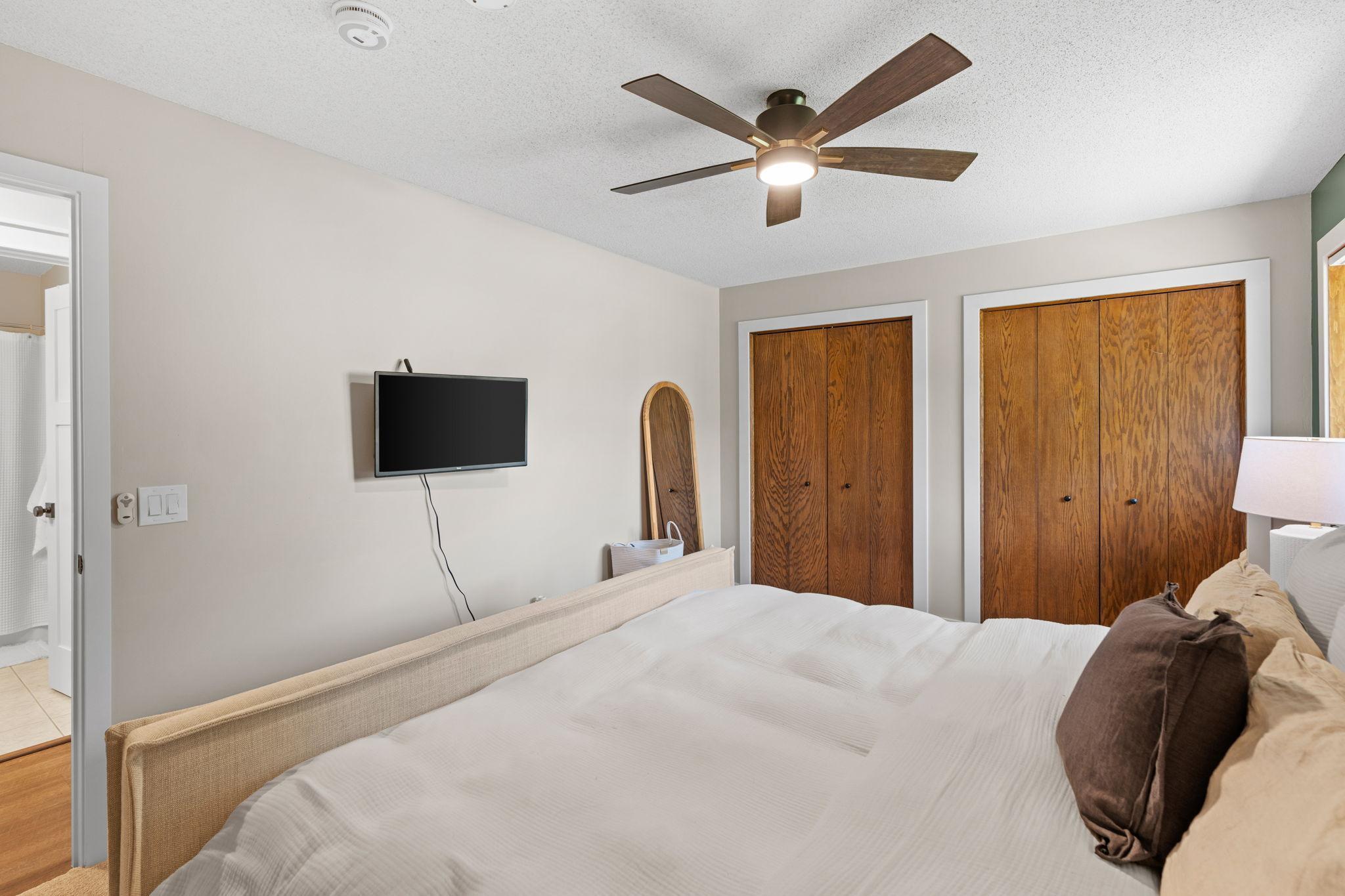 39-web-or-mls-5560 W 131st St-39.jpg