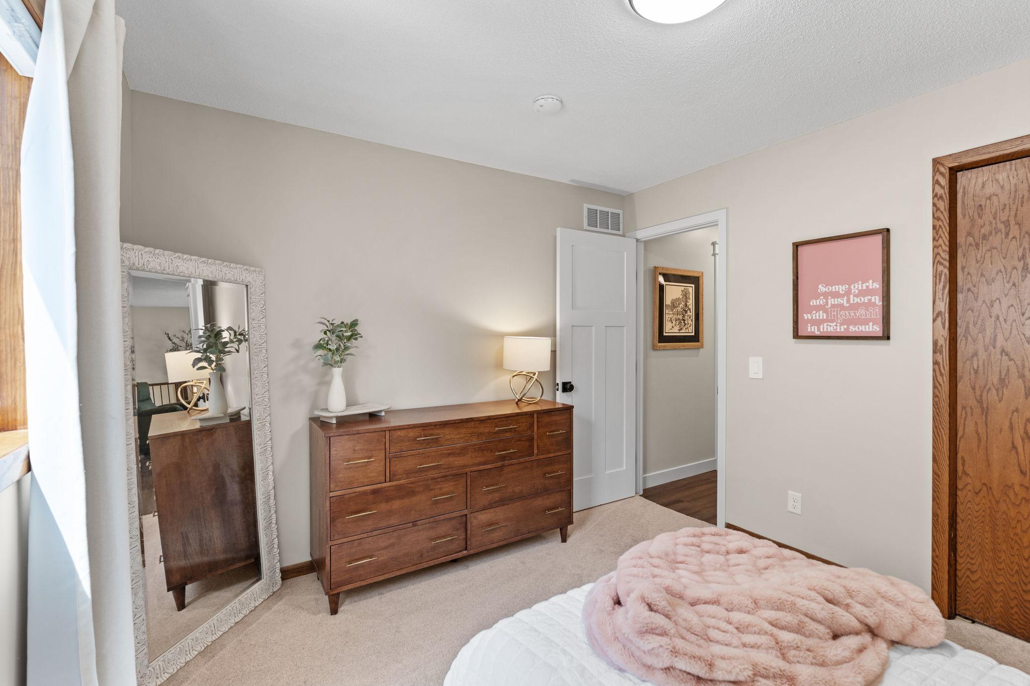 43-web-or-mls-5560 W 131st St-43.jpg