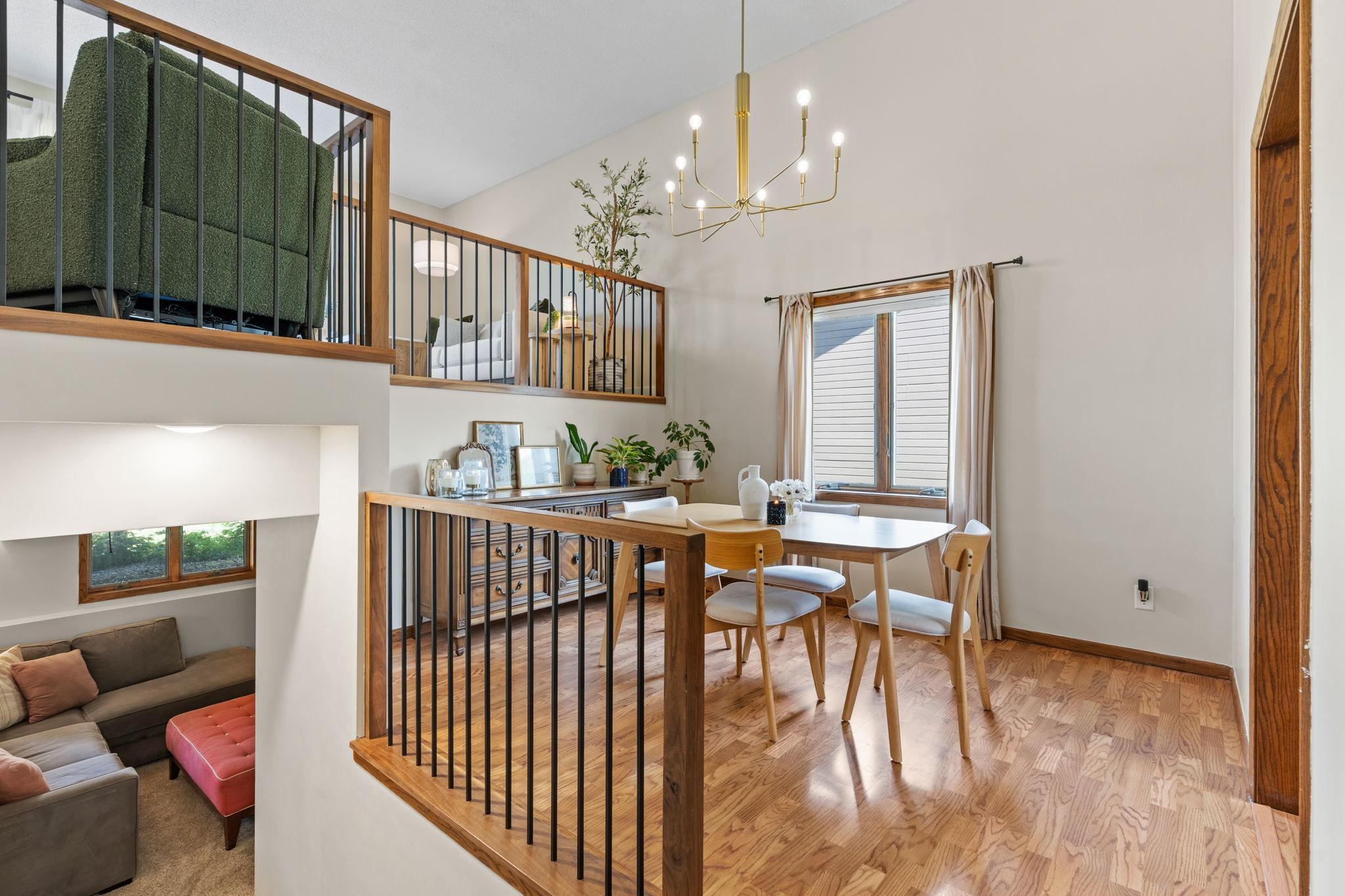 22-web-or-mls-5560 W 131st St-22.jpg