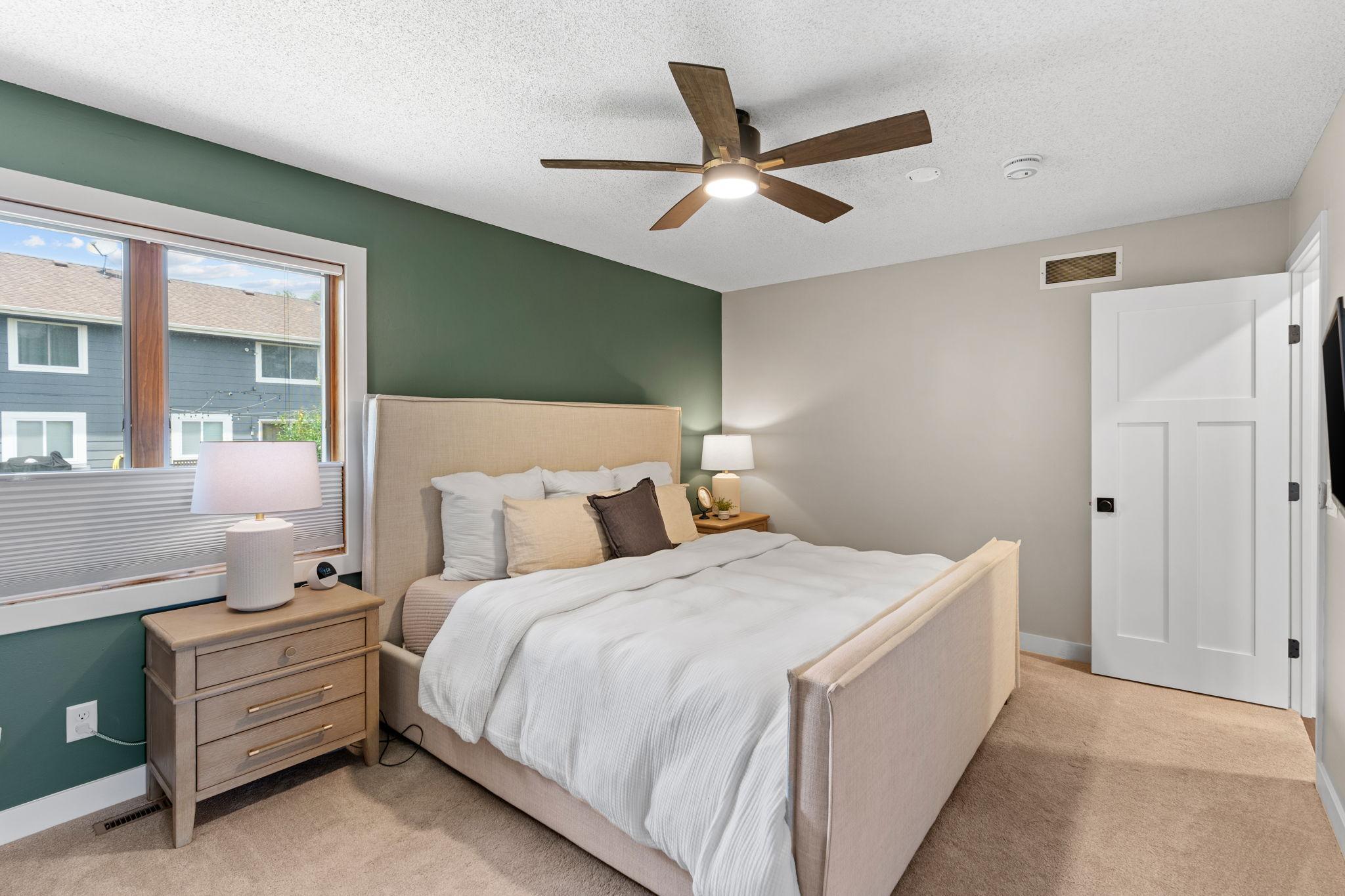 41-web-or-mls-5560 W 131st St-41.jpg