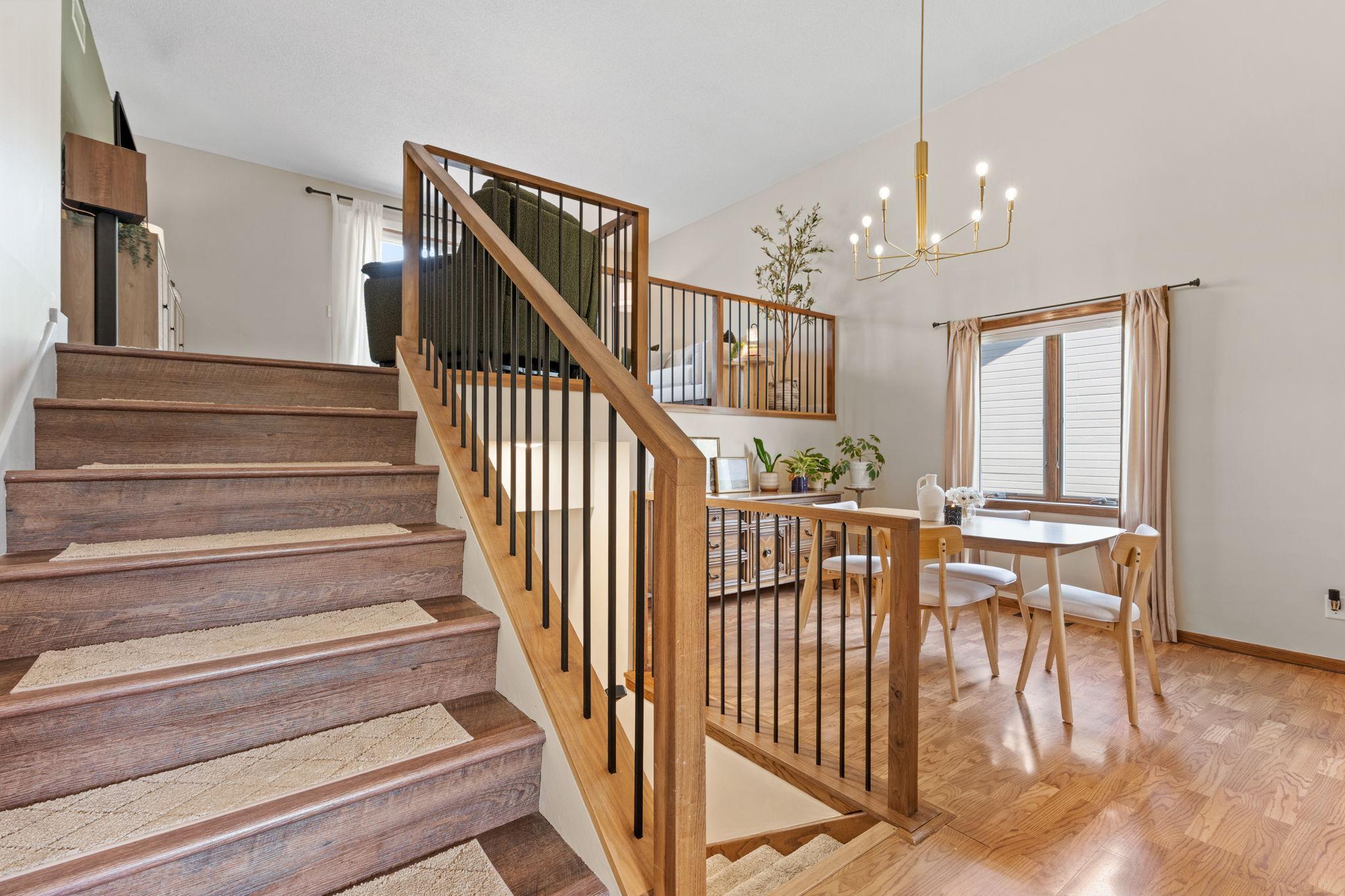 23-web-or-mls-5560 W 131st St-23.jpg