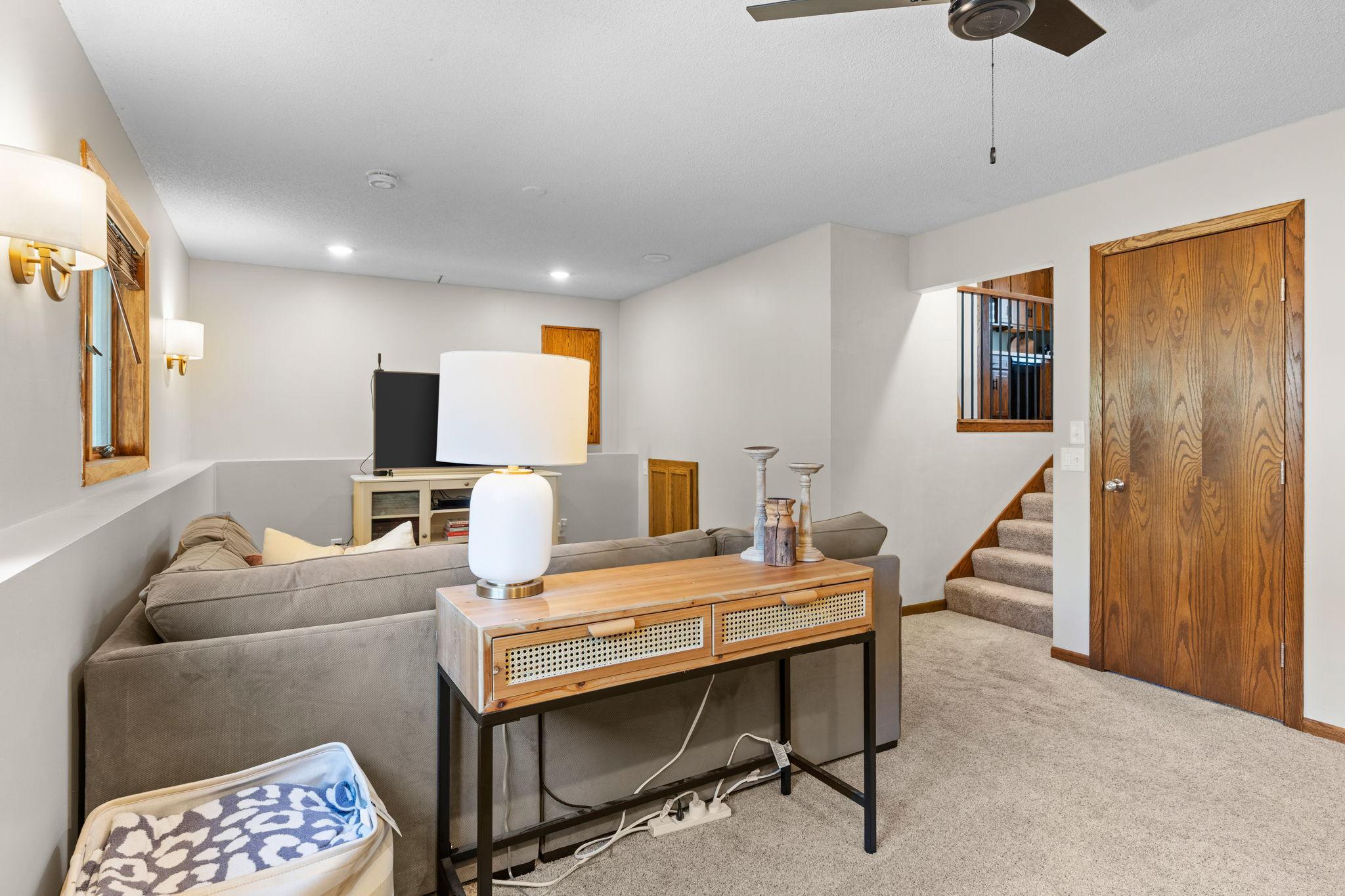 48-web-or-mls-5560 W 131st St-48.jpg