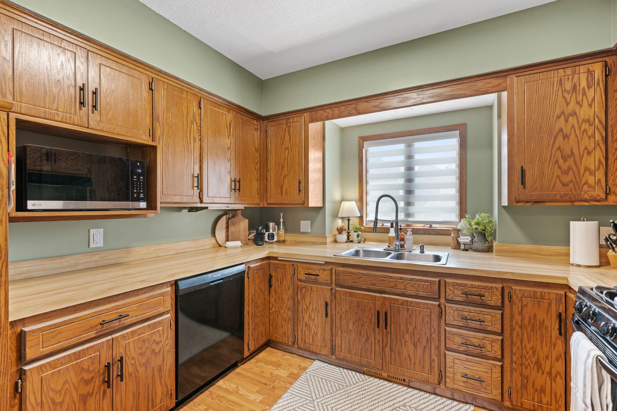 30-web-or-mls-5560 W 131st St-30.jpg