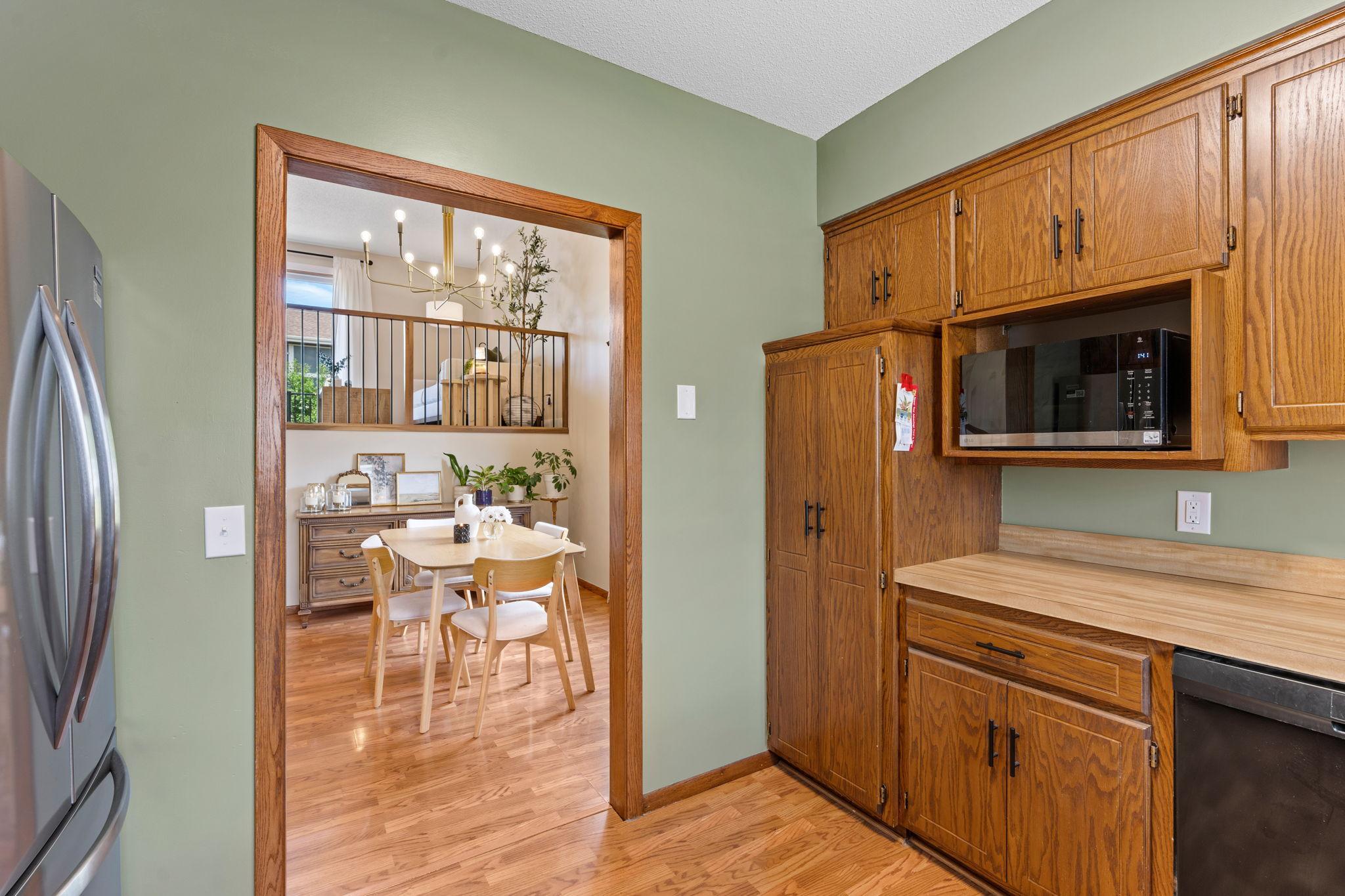 31-web-or-mls-5560 W 131st St-31.jpg