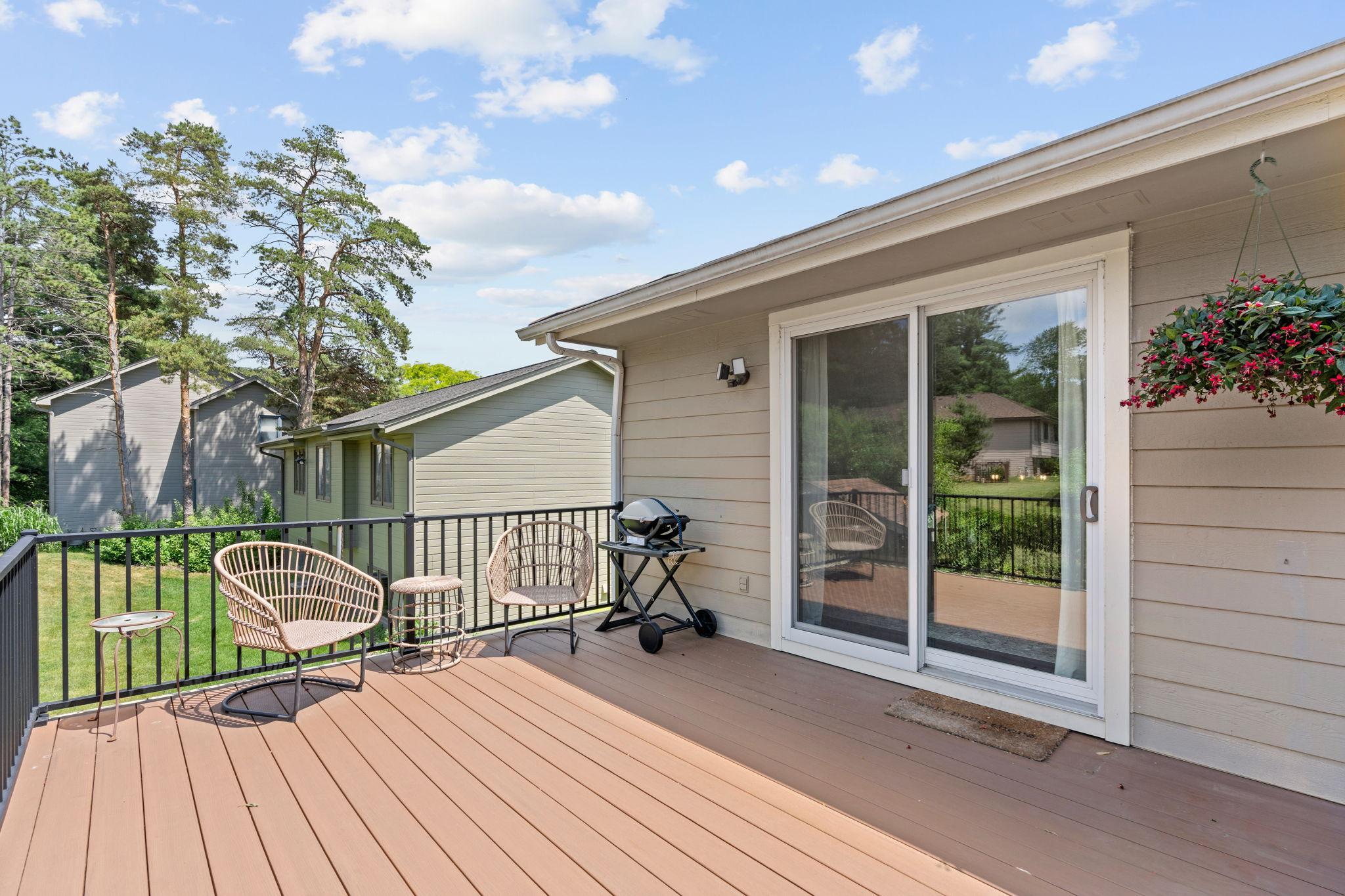 10-web-or-mls-5560 W 131st St-10.jpg