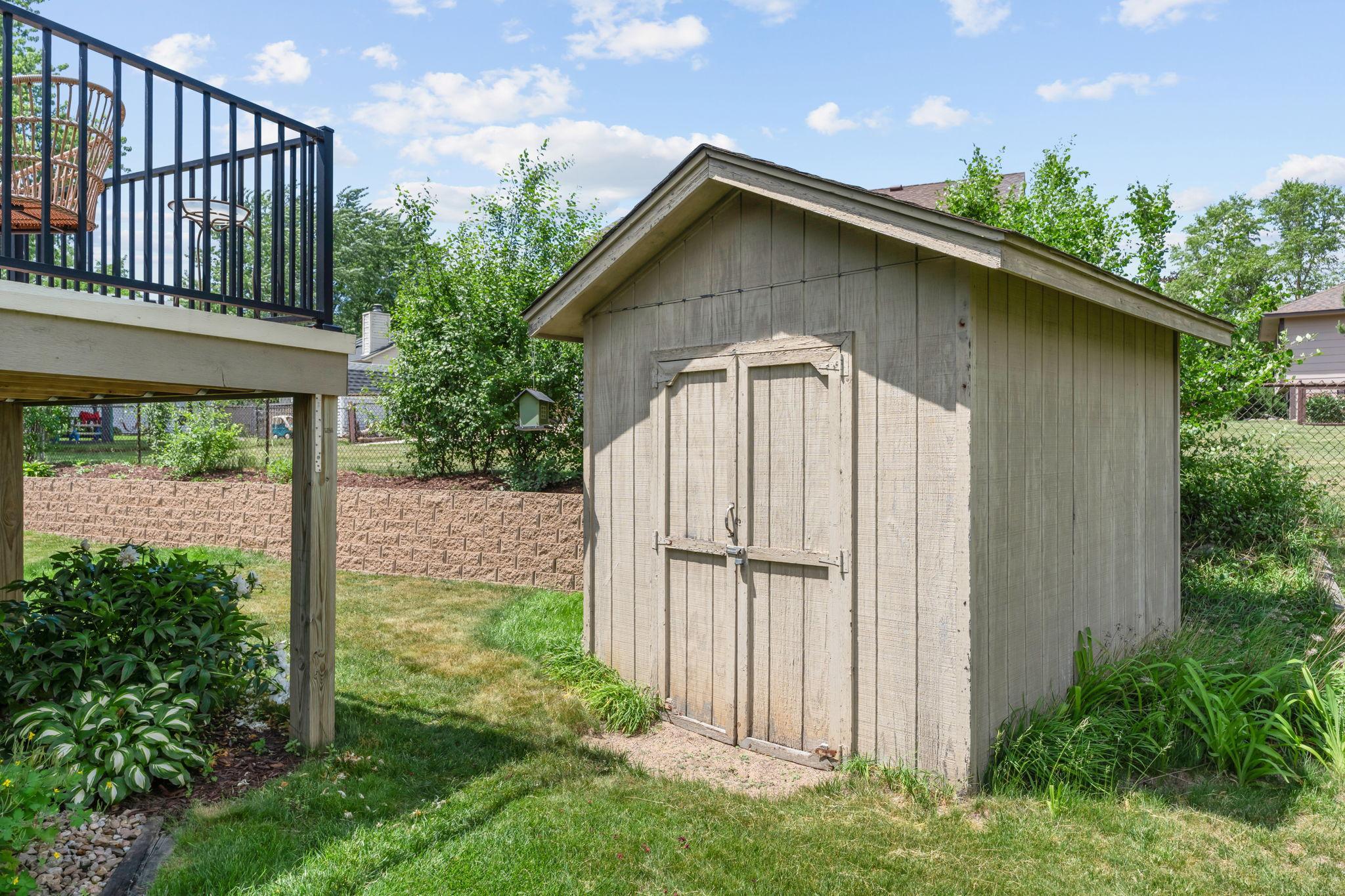 8-web-or-mls-5560 W 131st St-8.jpg