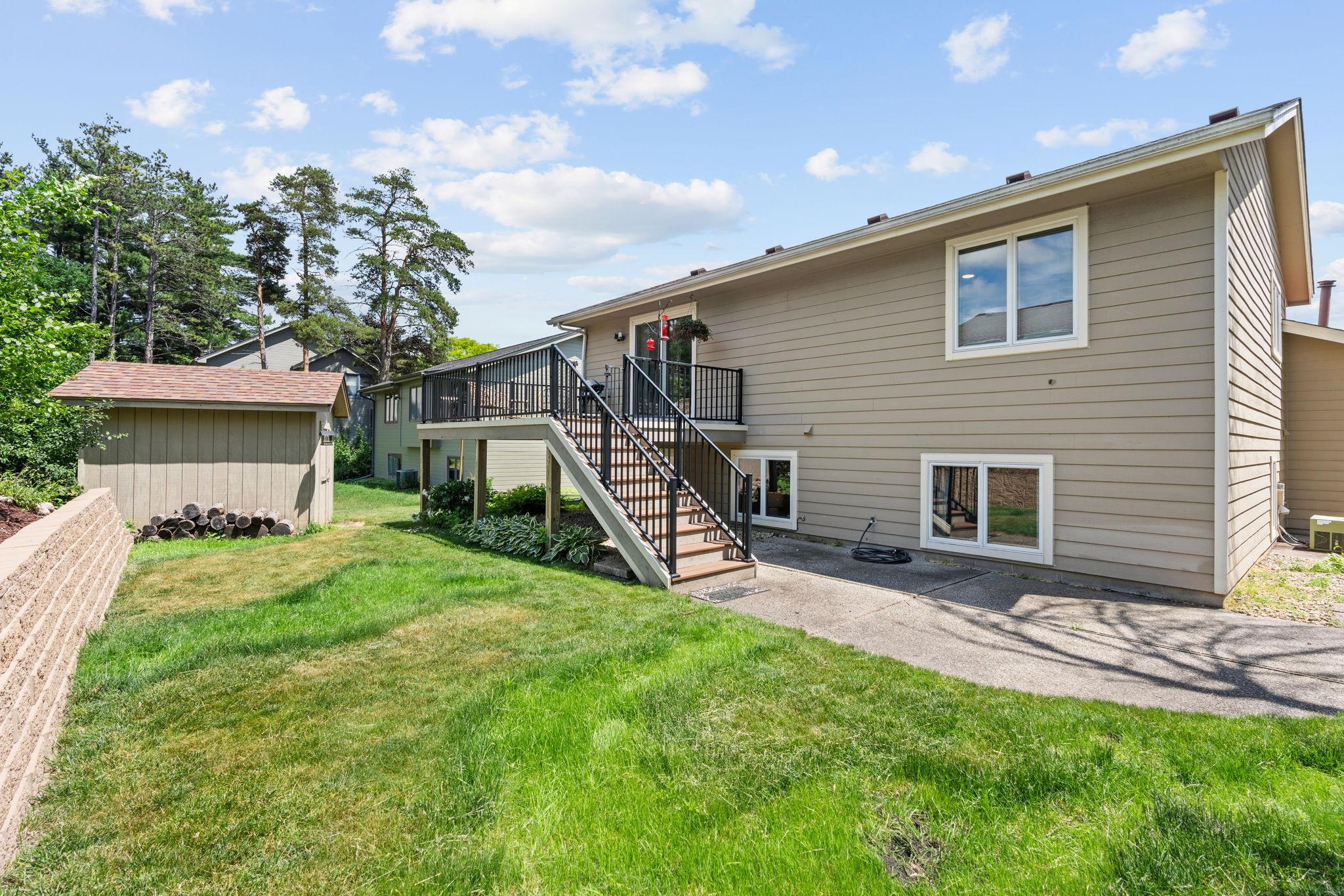 6-web-or-mls-5560 W 131st St-6.jpg