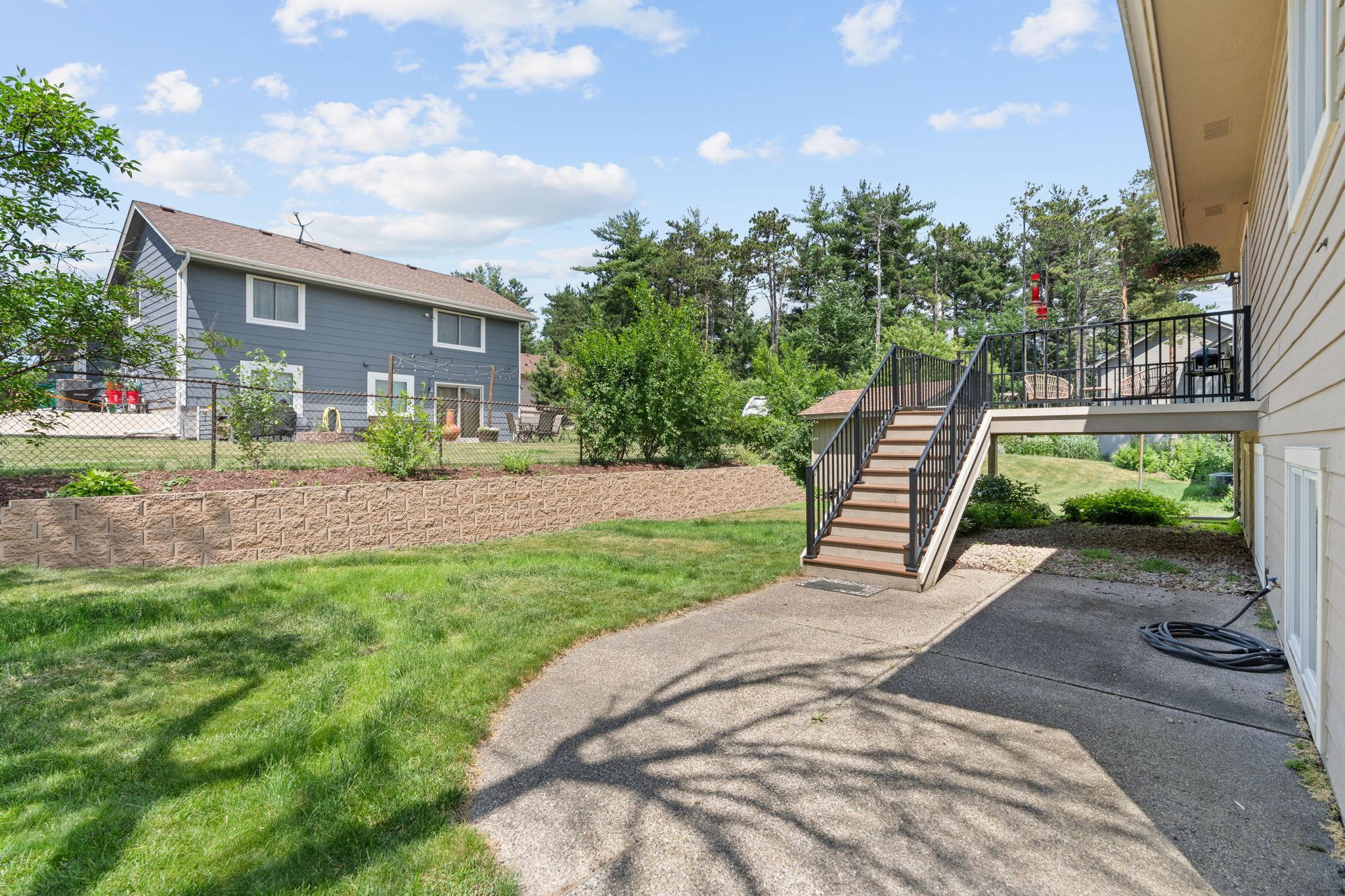 5-web-or-mls-5560 W 131st St-5.jpg