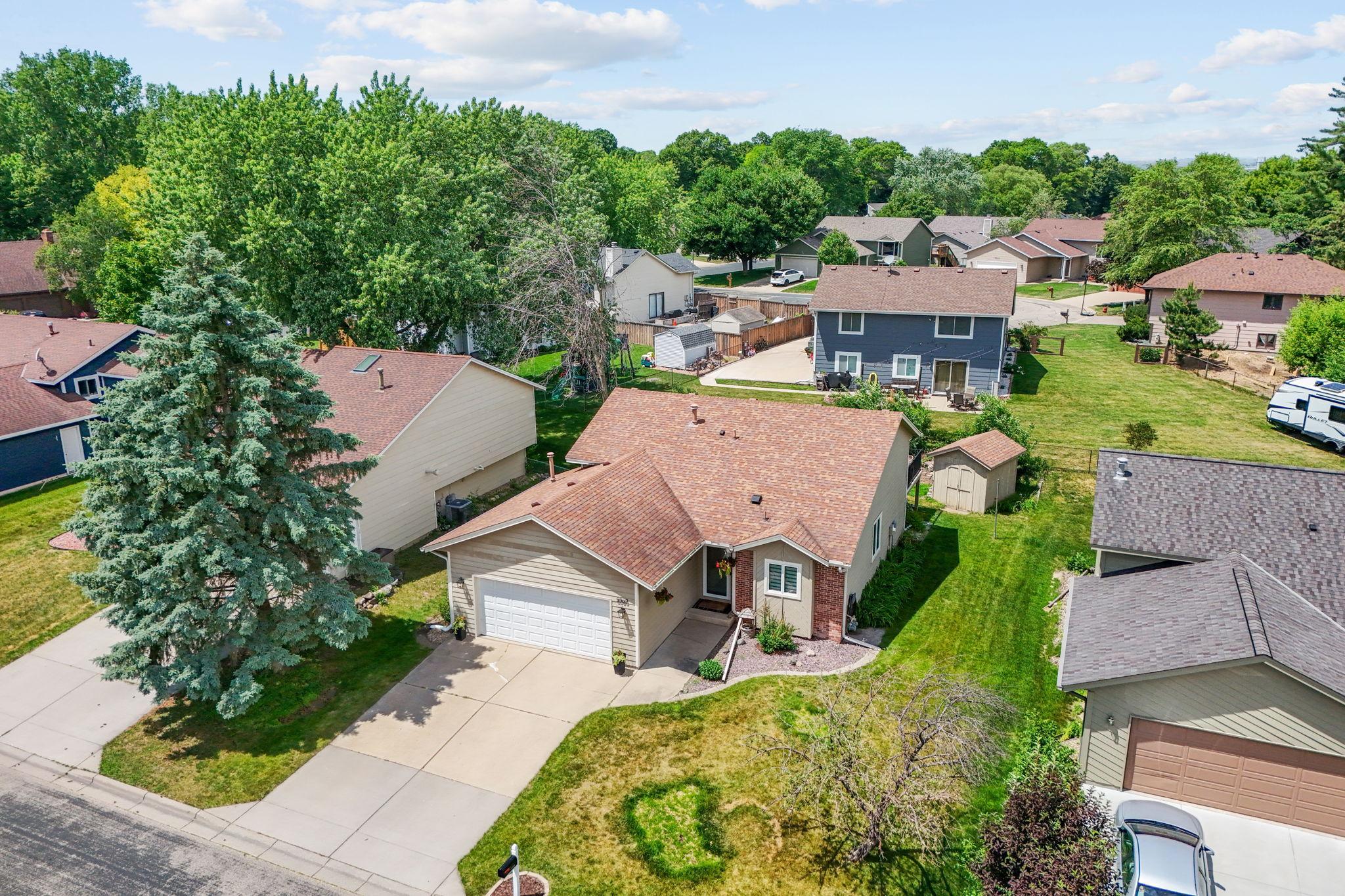 12-web-or-mls-5560 W 131st St-12.jpg