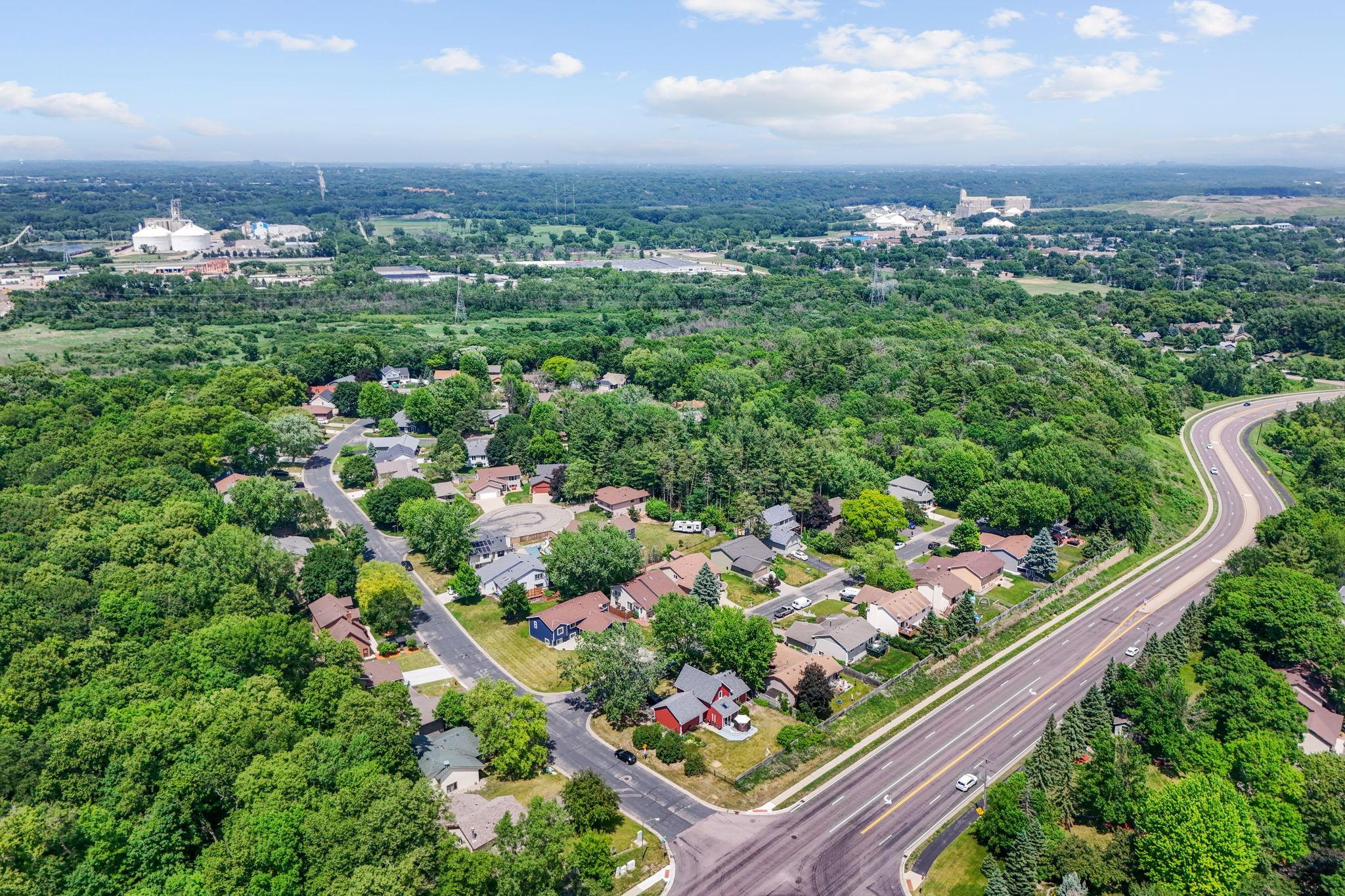 20-web-or-mls-5560 W 131st St-20.jpg