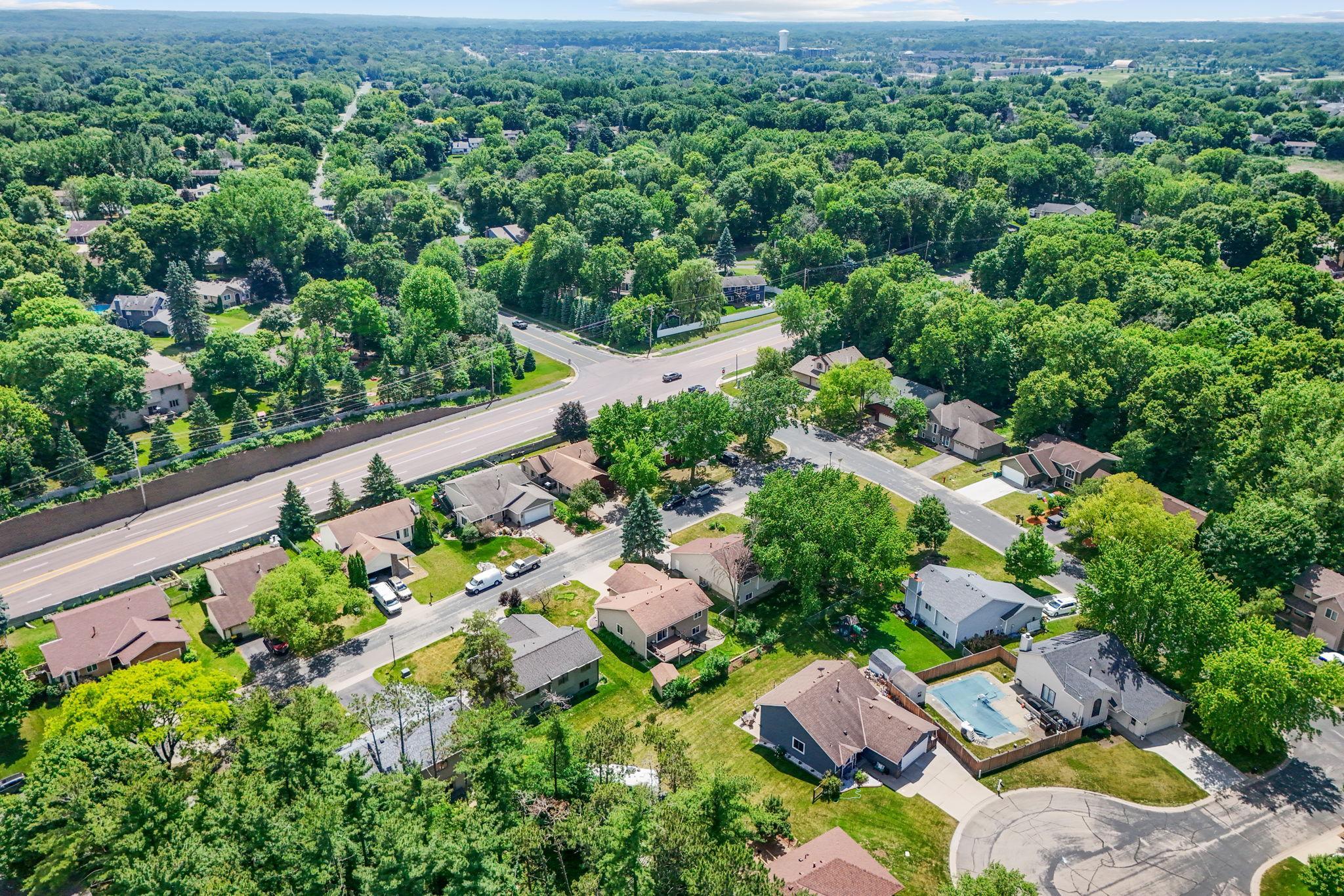19-web-or-mls-5560 W 131st St-19.jpg