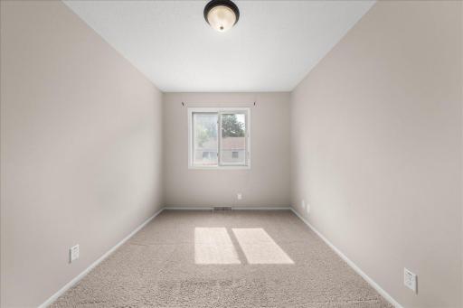 4836 Grenwich Trail N, Saint Paul, MN 55128