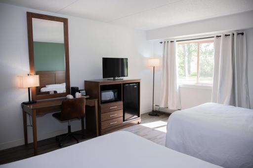 Baudette-MN-Hotel-Walleye-Inn-2024-Double-Queen-Bed-Hotel-Room-3213-2200px.jpg