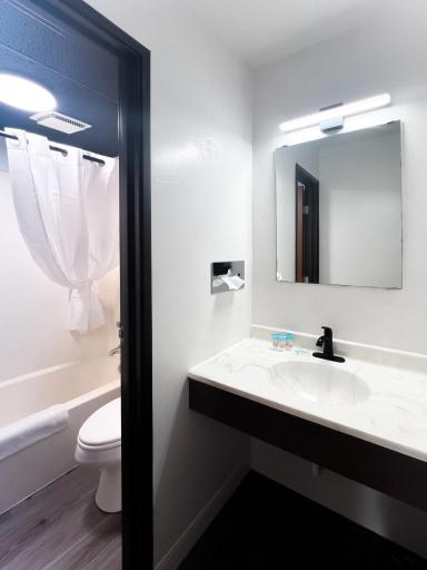 Baudette-MN-Hotel-Walleye-Inn-2024-Double-Queen-Bed-Hotel-Room-2955-2200px.jpg