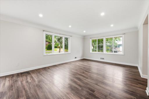 952 Logan Lane, South Saint Paul, MN 55075
