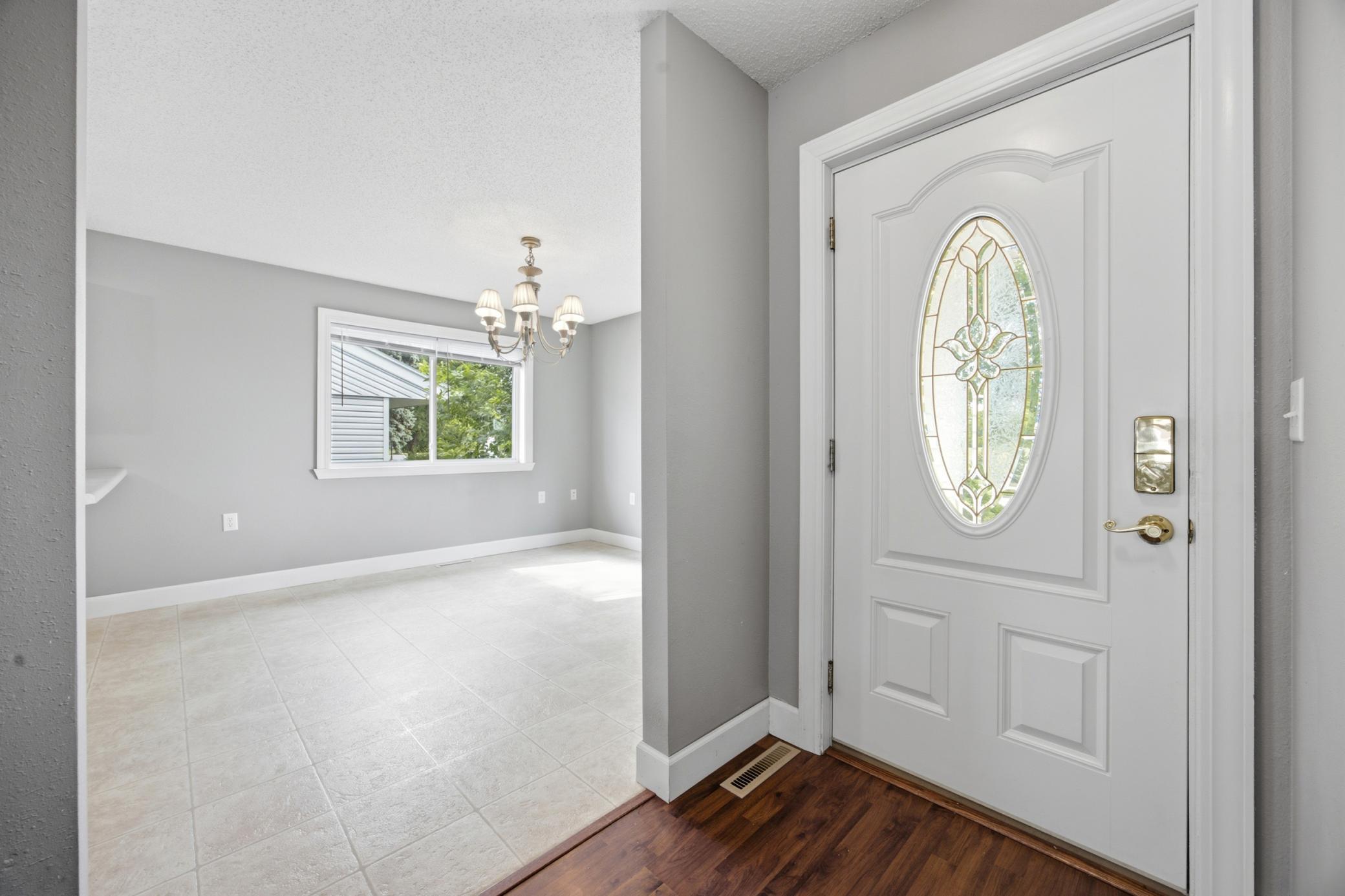Entry/Dining