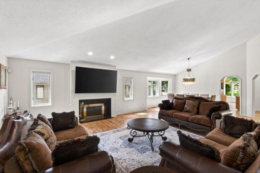 10417 Fawns Way, Eden Prairie, MN 55347