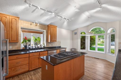 10417 Fawns Way, Eden Prairie, MN 55347