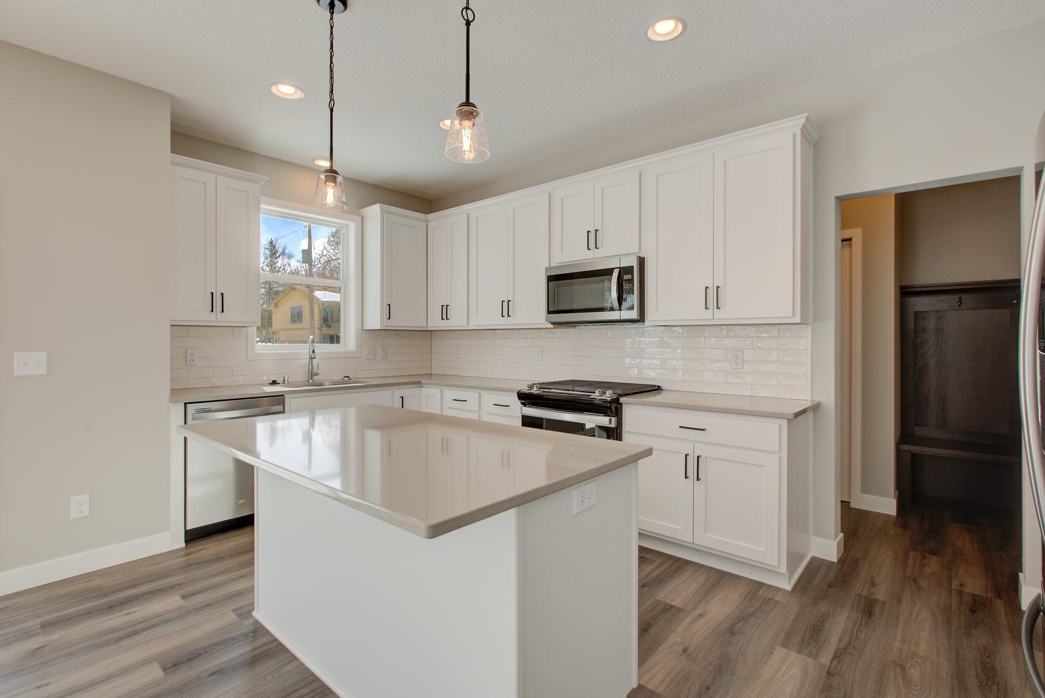 8-web-or-mls-kitchen2.JPG