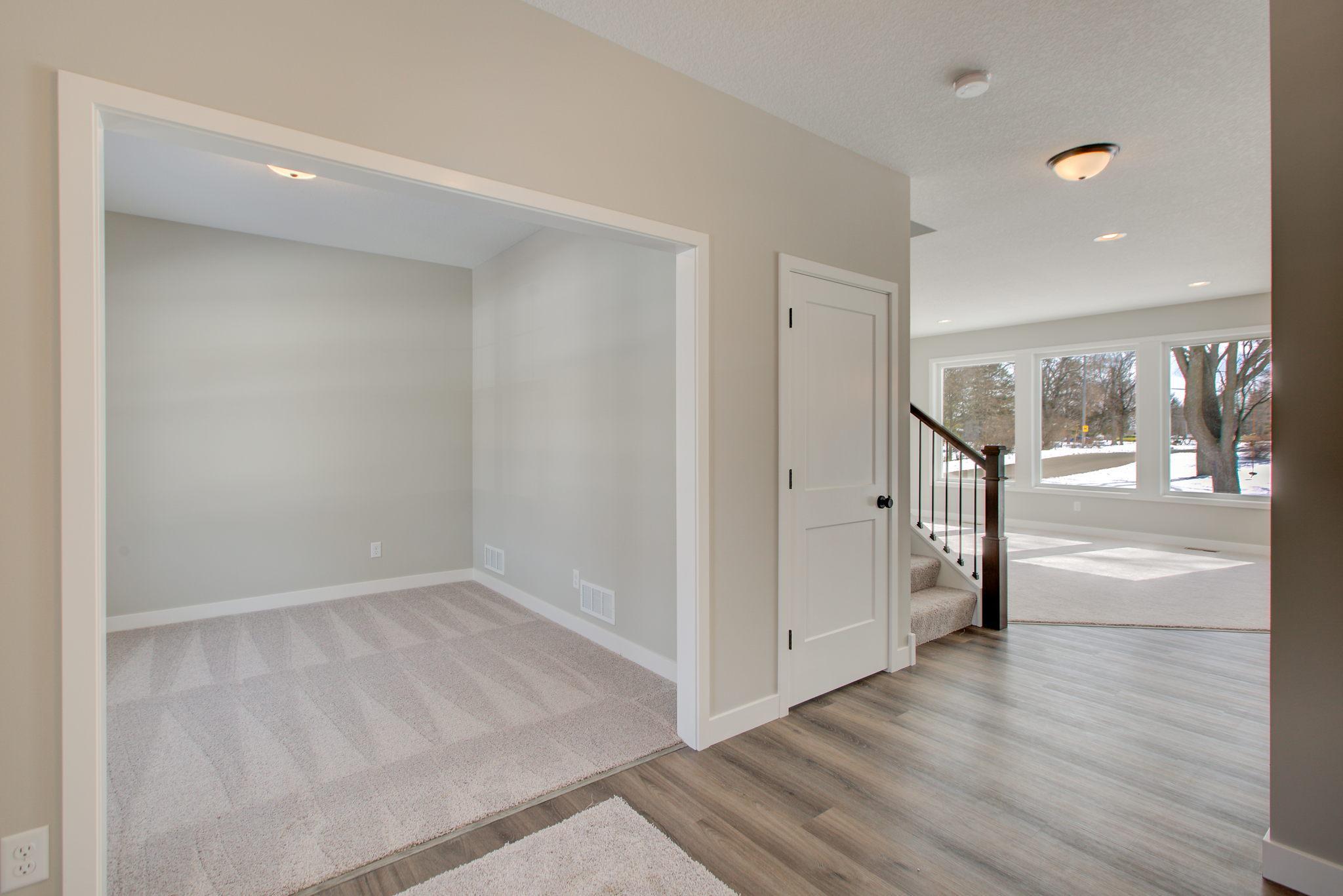 2-web-or-mls-foyer1.JPG