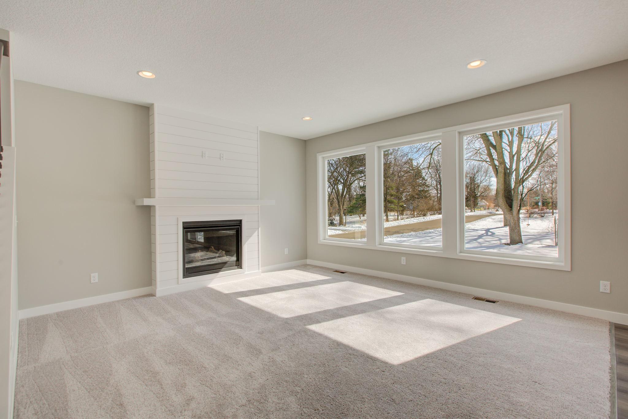 5-web-or-mls-livingroom3.JPG