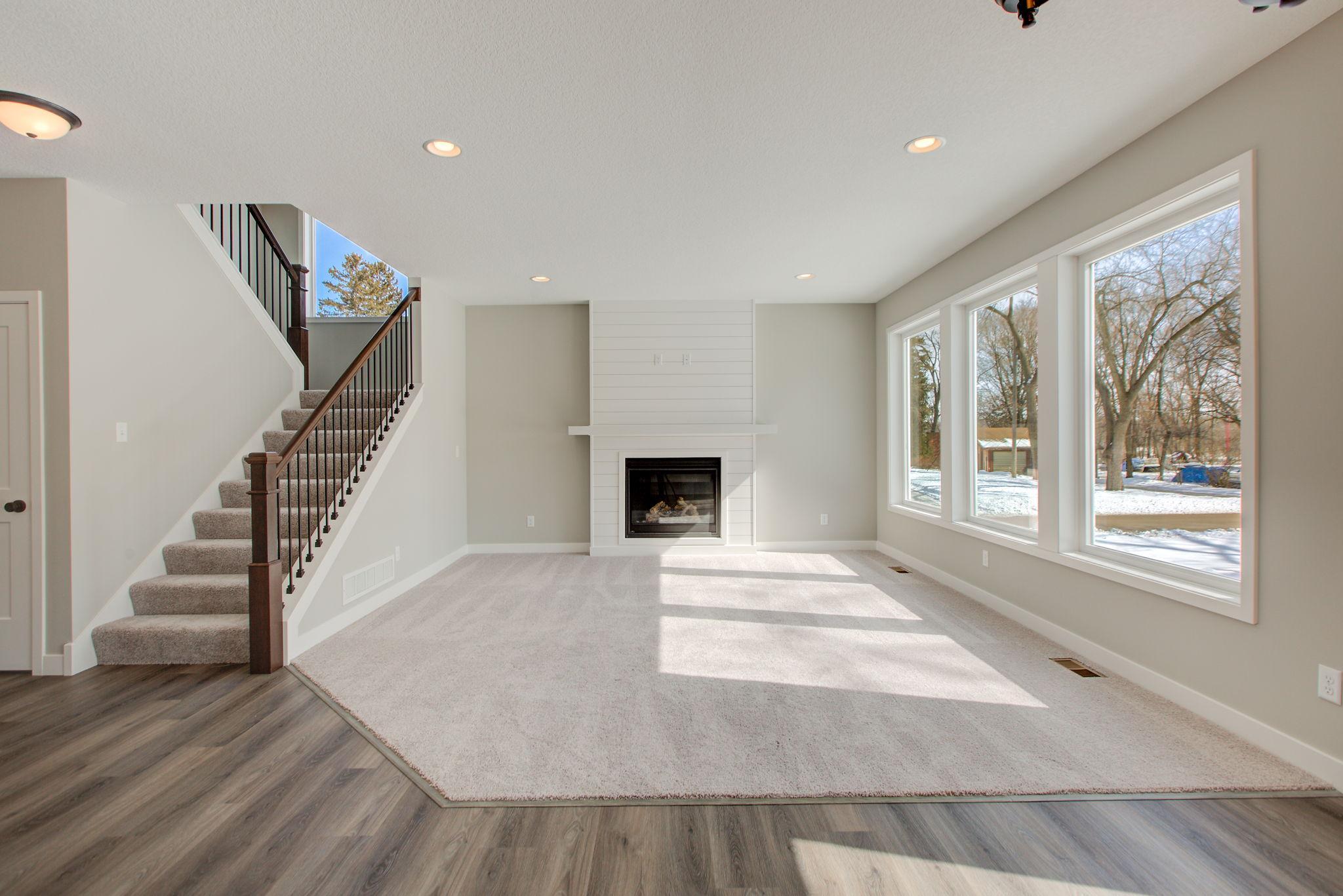4-web-or-mls-livingroom1.JPG