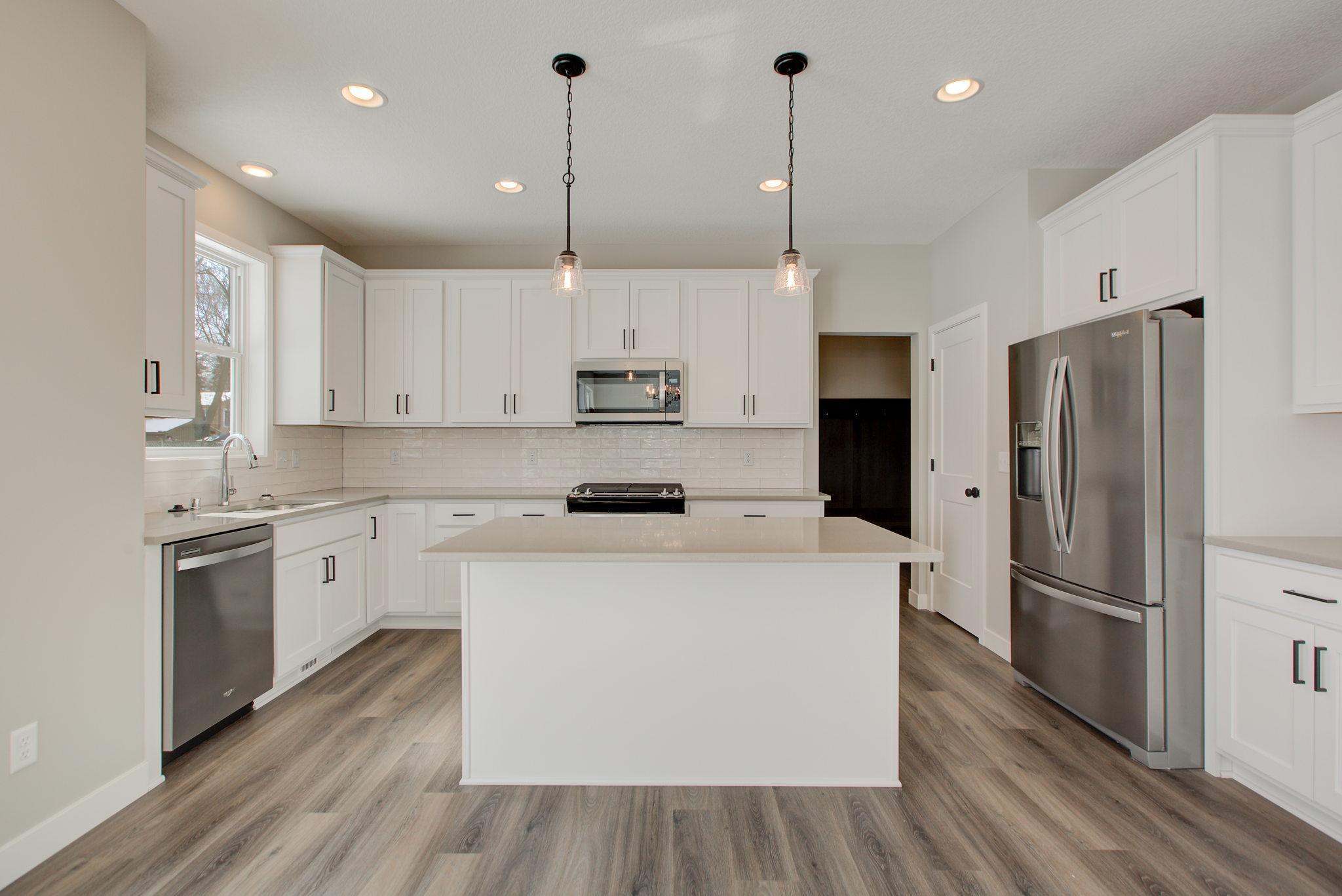 7-web-or-mls-kitchen1.JPG