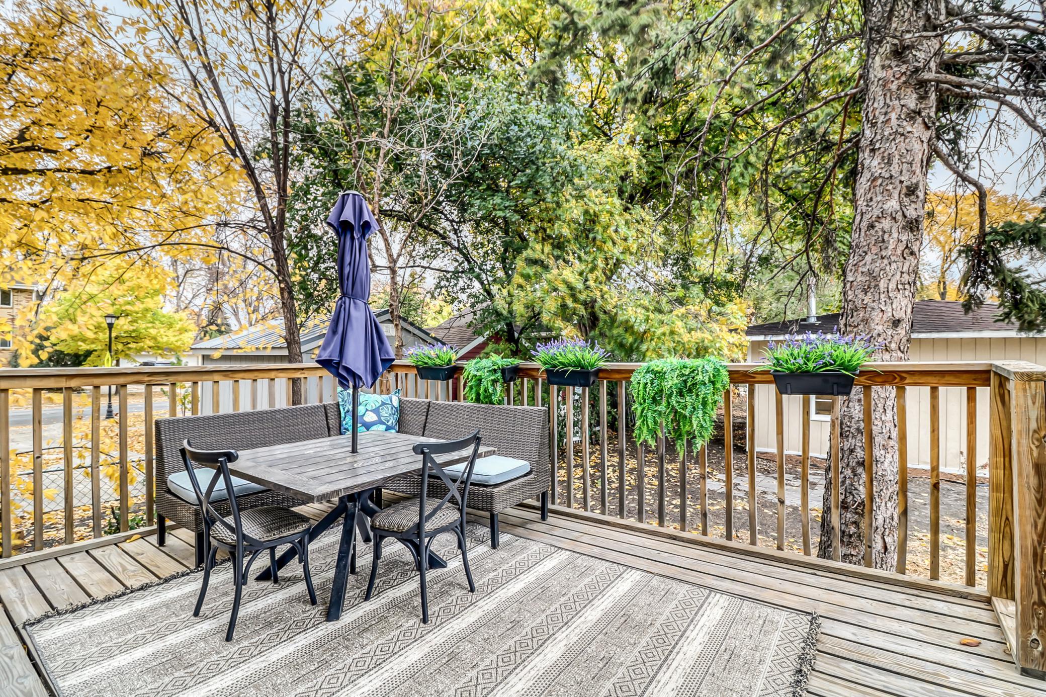 Exterior_deck1_2.jpg