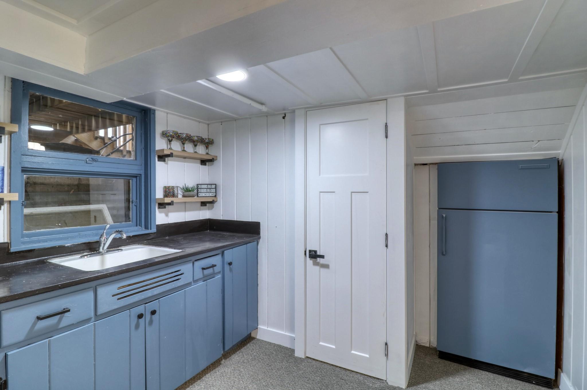 Basement Kitchen1_2.jpg